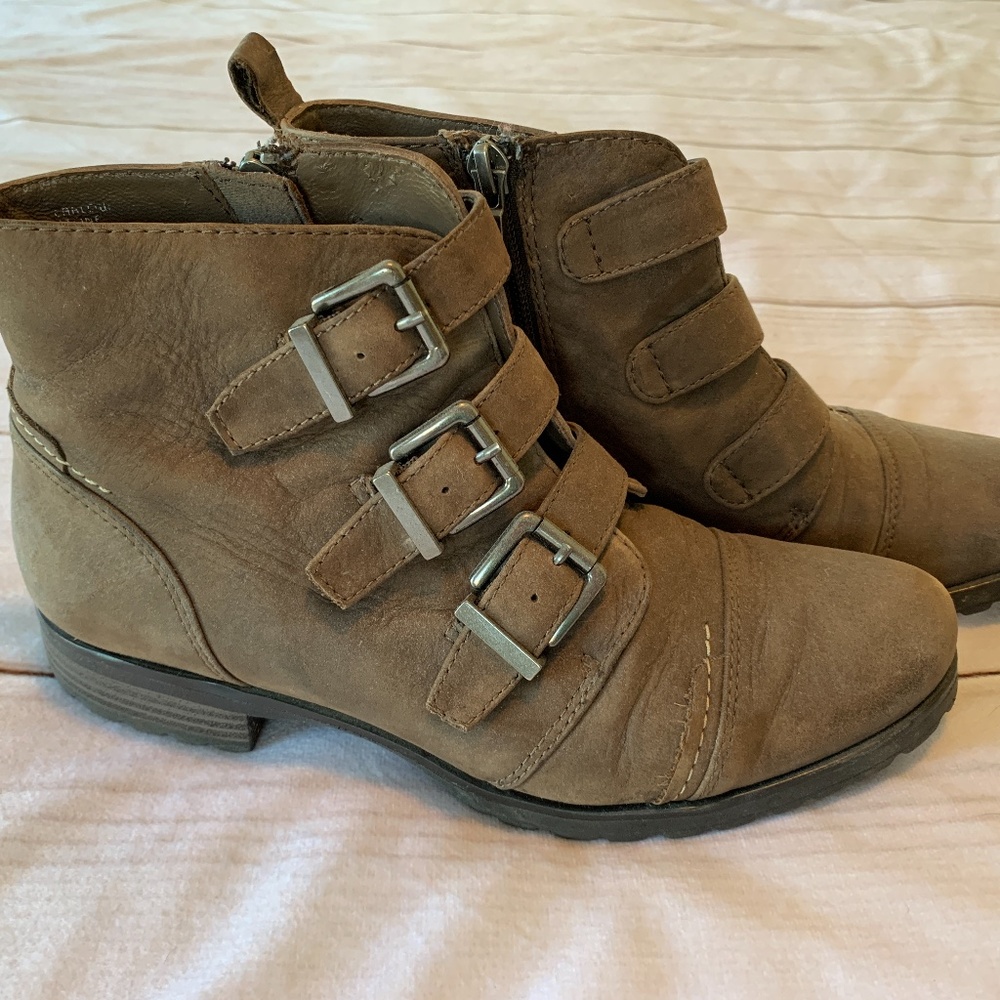 Women's Earthies Carlow Boot in Stone, Size 7